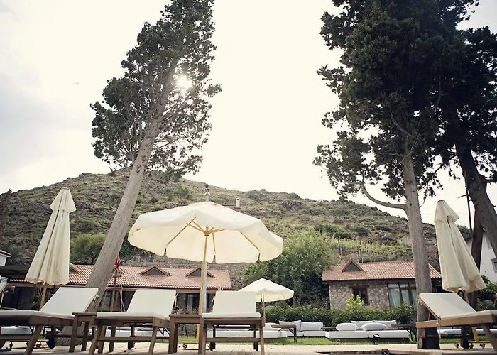 Vira Demir Boutique & Beach Отель *